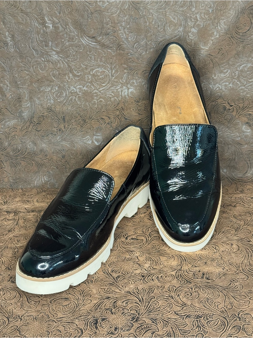 Vionic Kensley Black Patent Leather Loafers Lug Sole Arch Support Women's Size 8